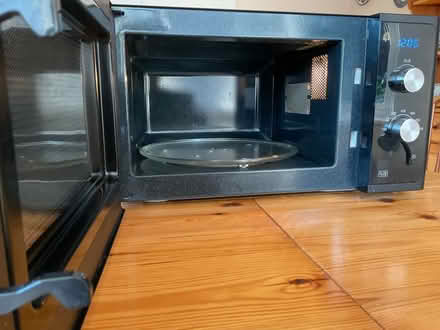 Photo of free Samsung microwave oven (Brasenose OX11) #1