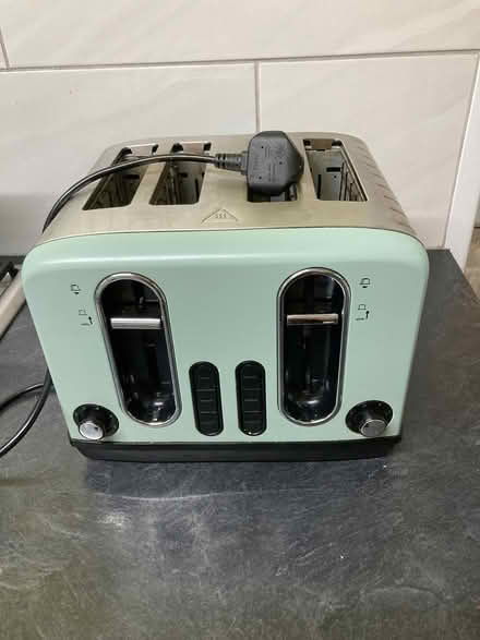 Photo of free 4 slice toaster (B71 West Bromwich) #1