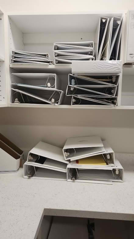Photo of free 3-Ring Binders Lots of Sizes (Glenview, Oakland) #1