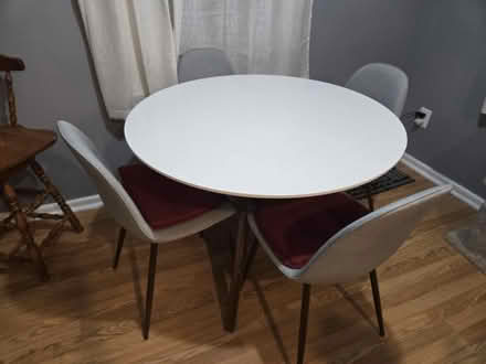 Photo of free Kitchen Table (Huntington) #1