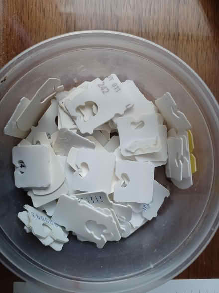 Photo of free bag clips (near Britannia Plaza) #1