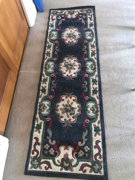 Photo of free Rug (Hinchley Wood KT10) #1