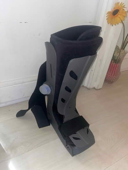 Photo of free 2X Walking boots (SE27) #3