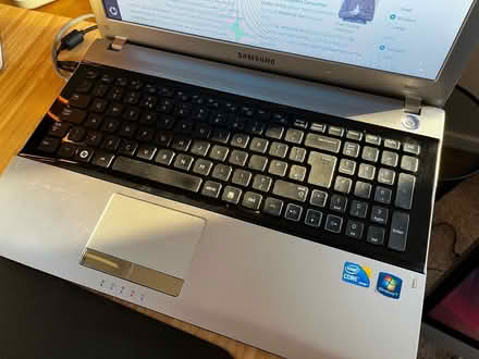 Photo of free 2011 Samsung 15” laptop running up to date Linux (Ubuntu) (Bampton OX18) #2