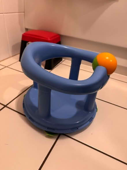 Photo of free Rotatable Bath Seat (Hemel Hempstead HP2) #2