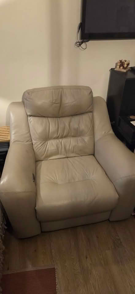 Photo of free Leather single seat Sofa (OX3) (Headington, OX3) #1