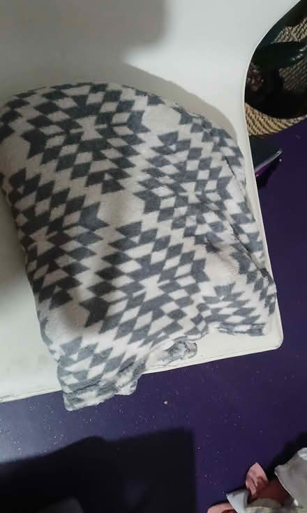 Photo of free single throw/blanket (Lewisham SE13) #1