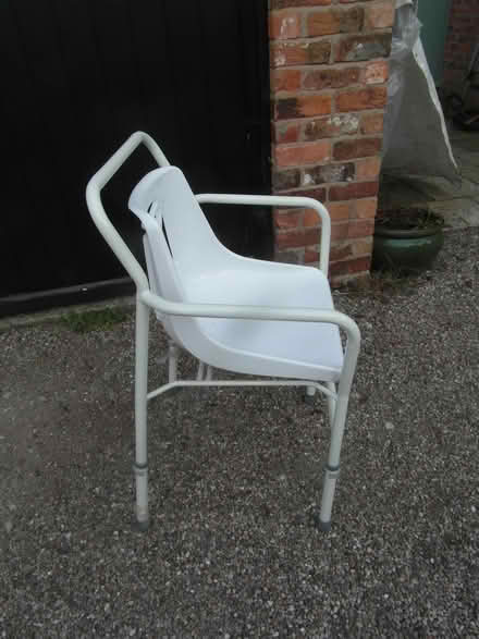 Photo of free White tubular steel chair with plastic seat. (Waverton CH3) #2