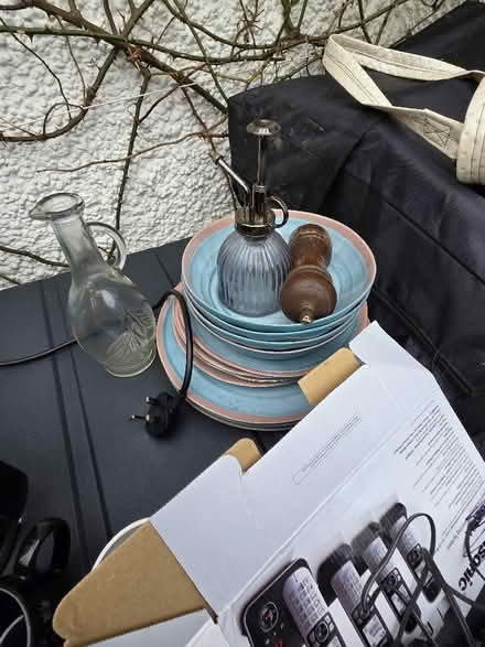 Photo of free Kitchen items kettle, mugs and canisters (Sutton Courtenay OX14) #2