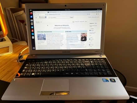Photo of free 2011 Samsung 15” laptop running up to date Linux (Ubuntu) (Bampton OX18) #1