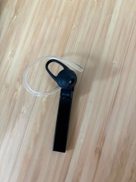 Photo of free Bluetooth one-ear headset (Dimond/Fruitvale) #2