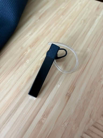 Photo of free Bluetooth one-ear headset (Dimond/Fruitvale) #1
