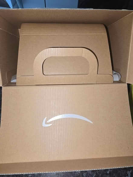 Photo of free Echo show 8 box (IG6 3s) #3