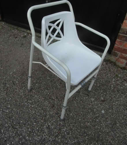 Photo of free White tubular steel chair with plastic seat. (Waverton CH3) #1