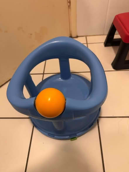 Photo of free Rotatable Bath Seat (Hemel Hempstead HP2) #1