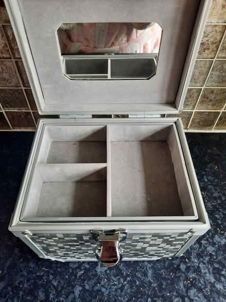 Photo of free Mini jewellery case (Morden SM4) #1