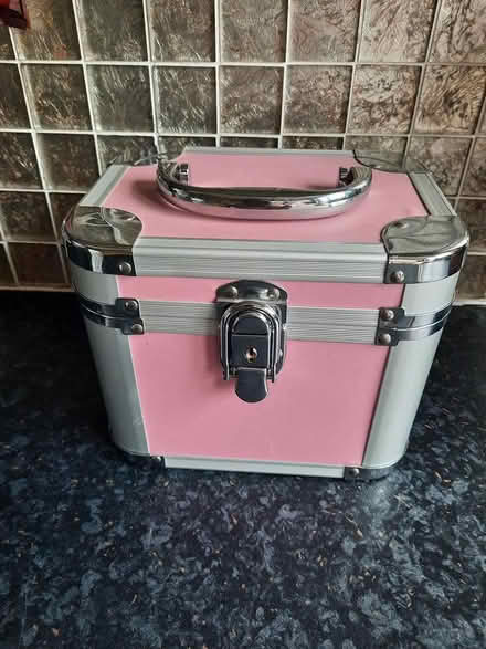 Photo of free Mini vanity case (Morden SM4) #2