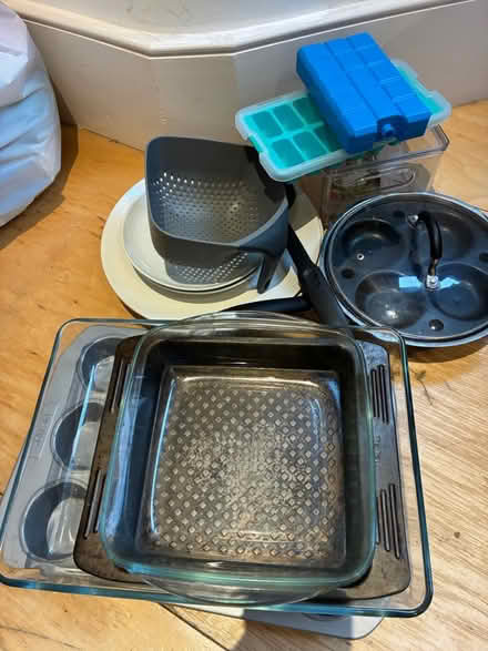 Photo of free Various kitchen items (Homerton E5) #1