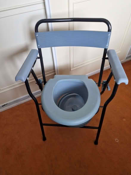 Photo of free Commode #1 (ME9) #1