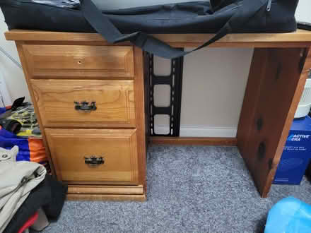 Photo of free Desk (LE3 near Western park) #1