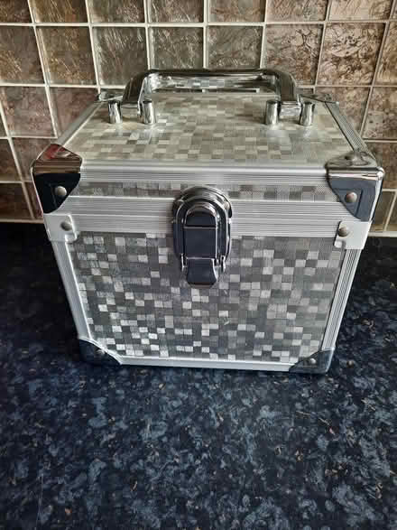 Photo of free Mini jewellery case (Morden SM4) #2