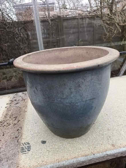 Photo of free LGE blue planter (St Nicholas SG1) #1