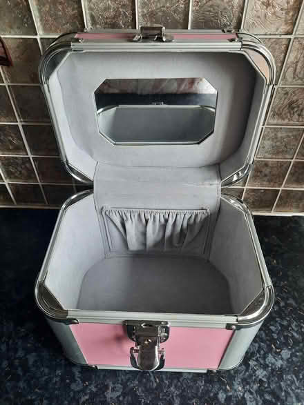 Photo of free Mini vanity case (Morden SM4) #1