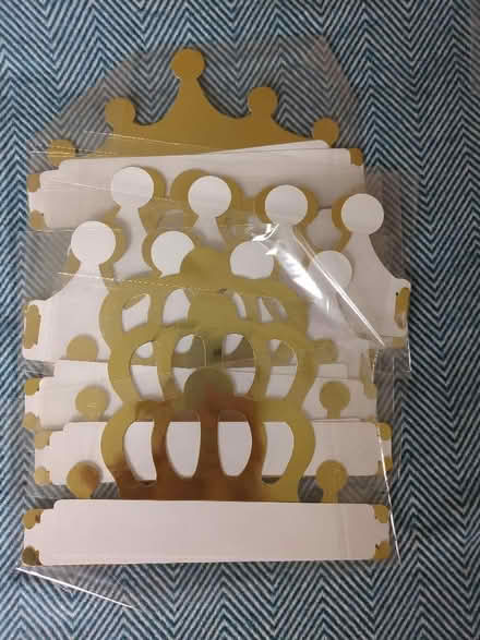 Photo of free 9 gold card crowns (New Marston OX3) #1