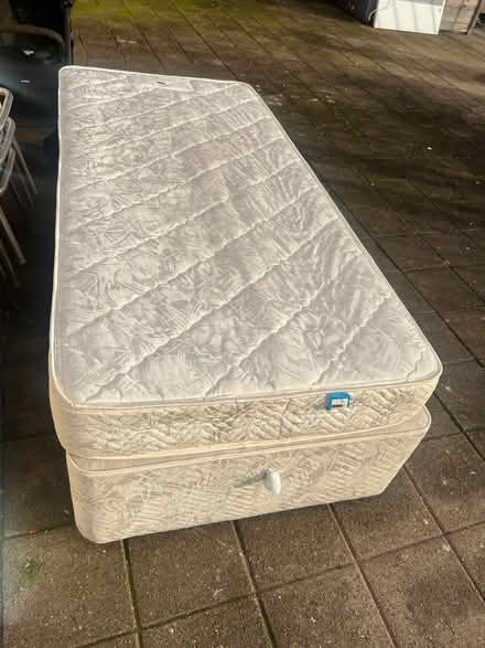 Photo of free Single bed with mattress (SE9) #1