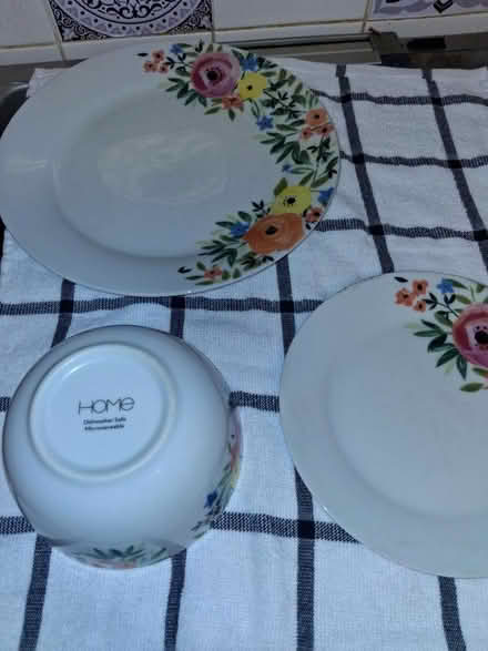 Photo of free Dinner set (SW6) #1