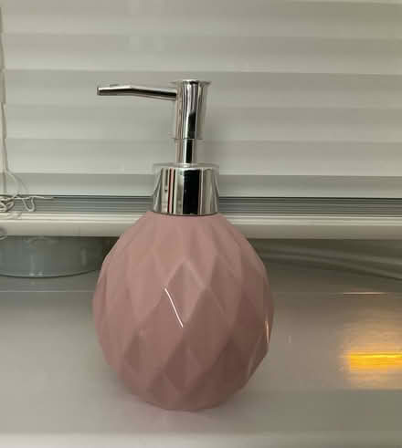 Photo of free soap dispenser (Townend FY5) #1