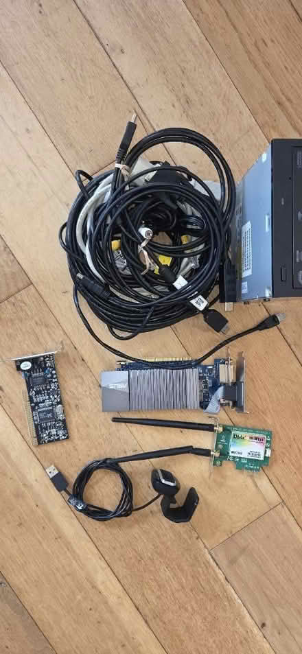 Photo of free Computer bits and cables (Bath, weston) #1