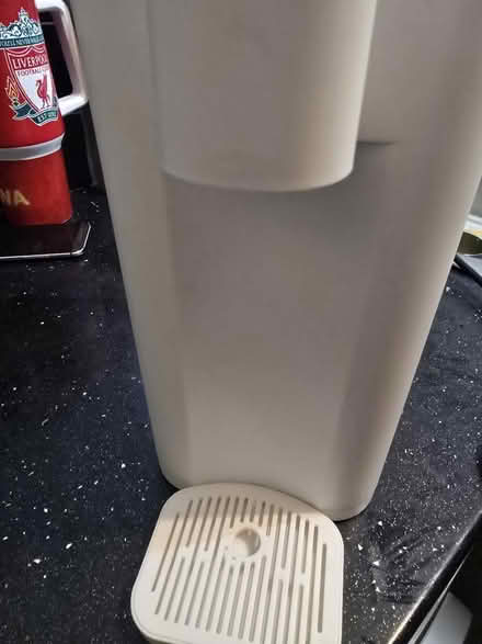 Photo of free Hot and cold water dispenser (Chester CH4) #1