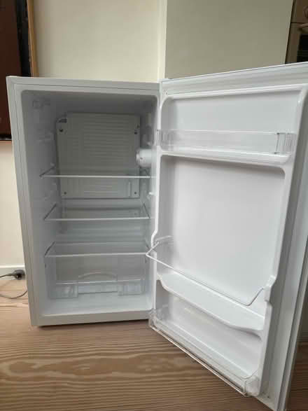 Photo of Like new HYE Mini Fridge, 88L (SW13) #2