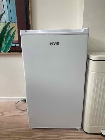 Photo of Like new HYE Mini Fridge, 88L (SW13) #1