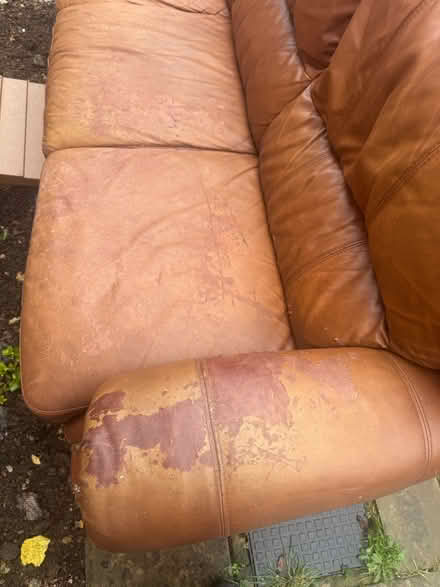 Photo of free Sofas (Barton OX3) #4