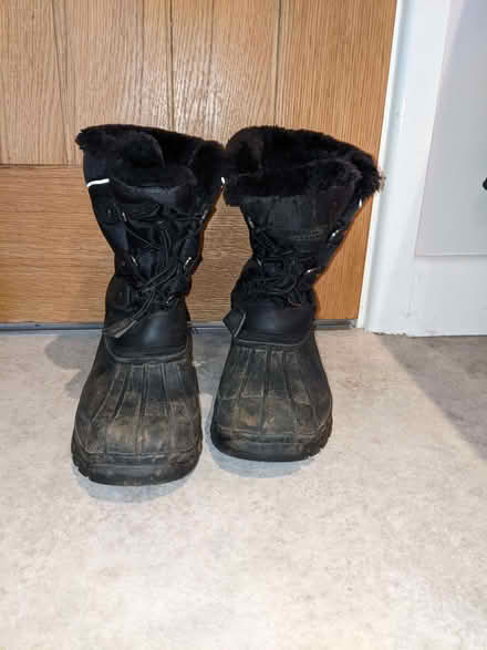 Photo of free Childs Snow Boots, size 4 (Kennington OX1) #1