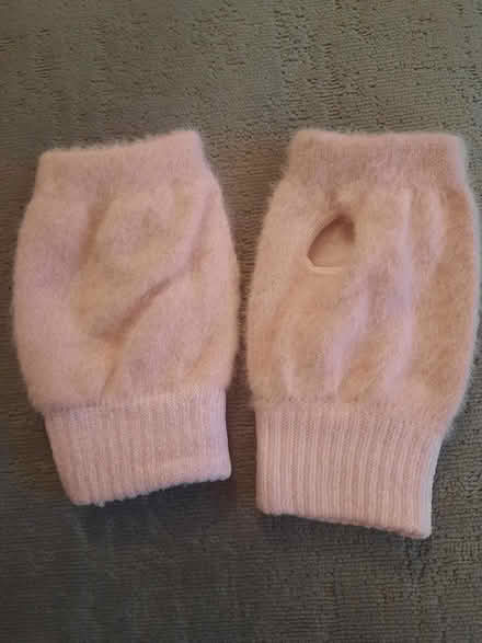Photo of free New Pink Fingerless Mittens (Morden SM4) #2