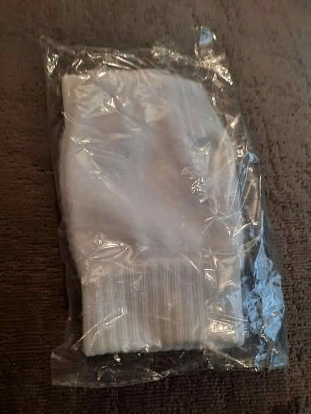 Photo of free New White fingerless mittens (Morden SM4) #1