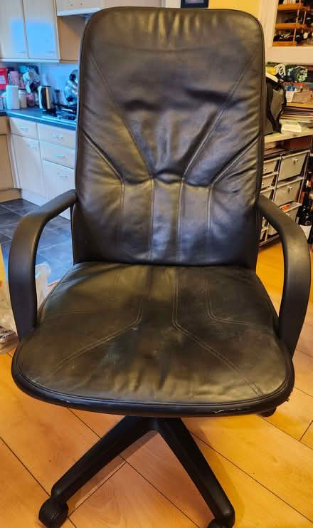 Photo of free Black computer/office chair (Beeston LS11) #1