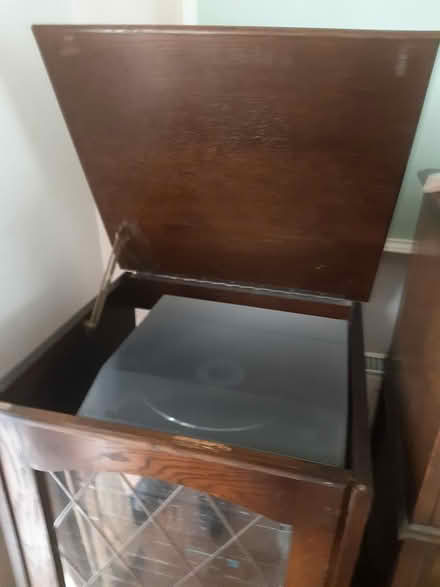 Photo of free Oak hifi cabinet (Riddlesdown) #3