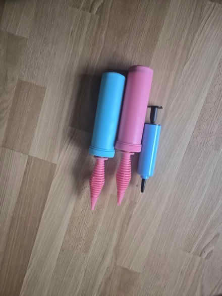 Photo of free X3 baloon pumps (HA7) #1