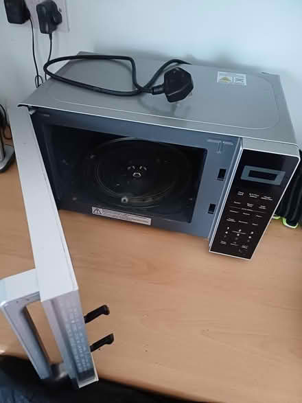 Photo of free Heywood microwave (Abingdon OX14) #1