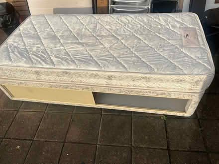 Photo of free Single bed with mattress (SE9) #4
