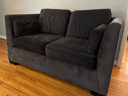 Photo of free Navy blue couch and loveseat (Larchmont, Norfolk) #1