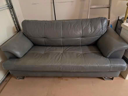 Photo of free Love seat (Near White Elephant) #1