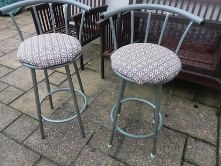 Photo of free 2 bar stools (Da74dw) #2