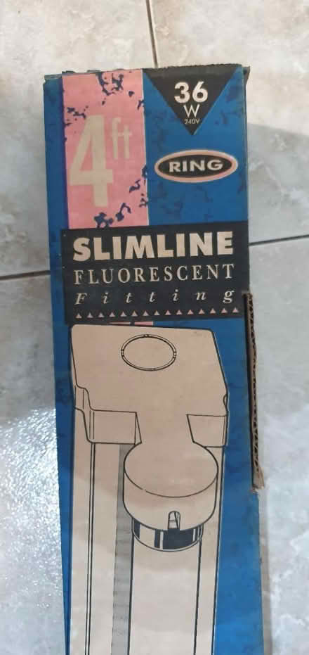 Photo of free 4ft Fluorescent unit (SK5 Reddish) #2