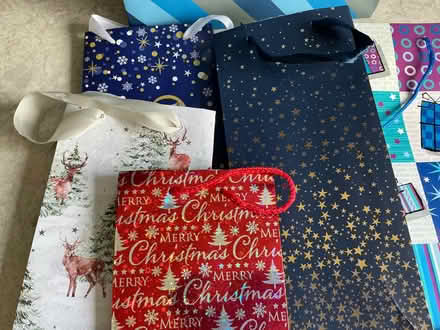 Photo of free Small lot of gift bags (BT10) #3
