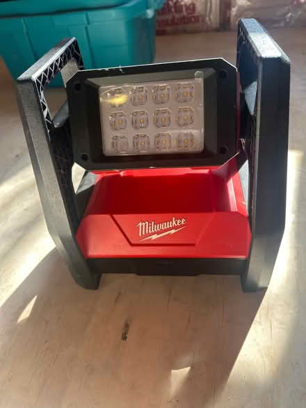 Photo of free LED Floodlight (Cortlandt Man near Put Valley) #1